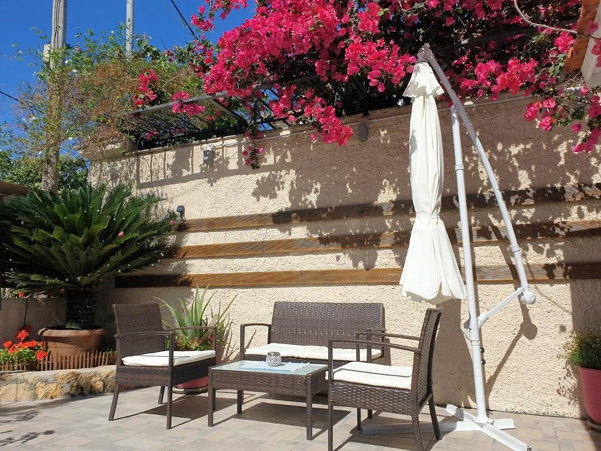 Aloe House Lakithra Villa